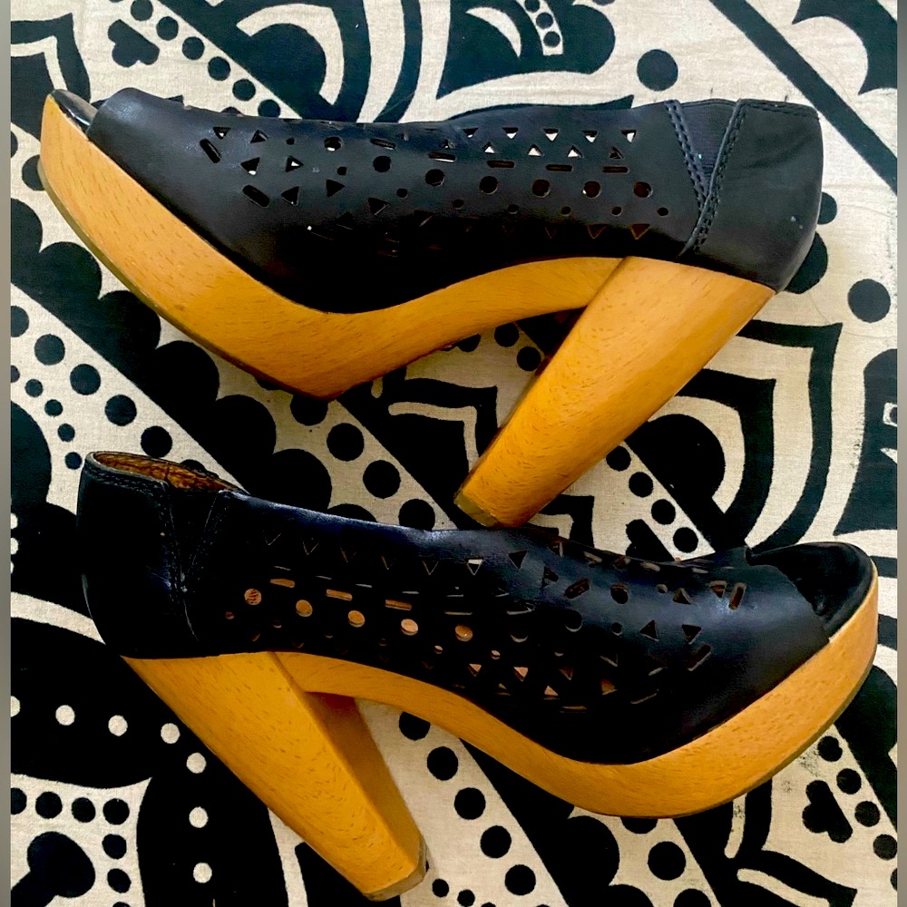 90s Lucky Brand Leather Heels